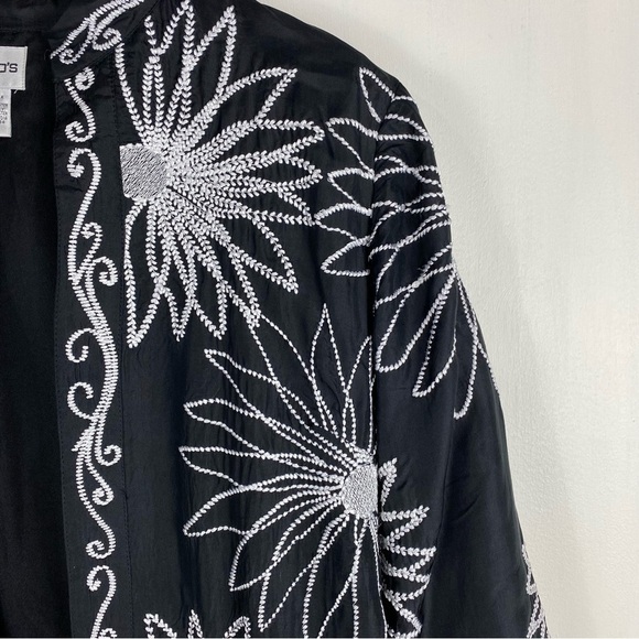 Chico's 100% Silk Floral Flower Embroidered Open Front Blazer Jacket Size 1 - Picture 2 of 4